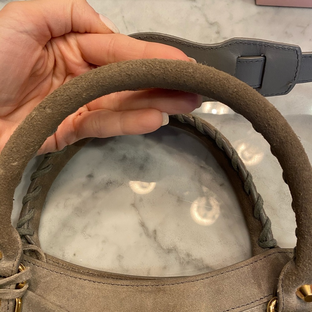 Balenciaga Metallic Edge Suede City Bag,Gray
$2025 - Picture 3 of 6